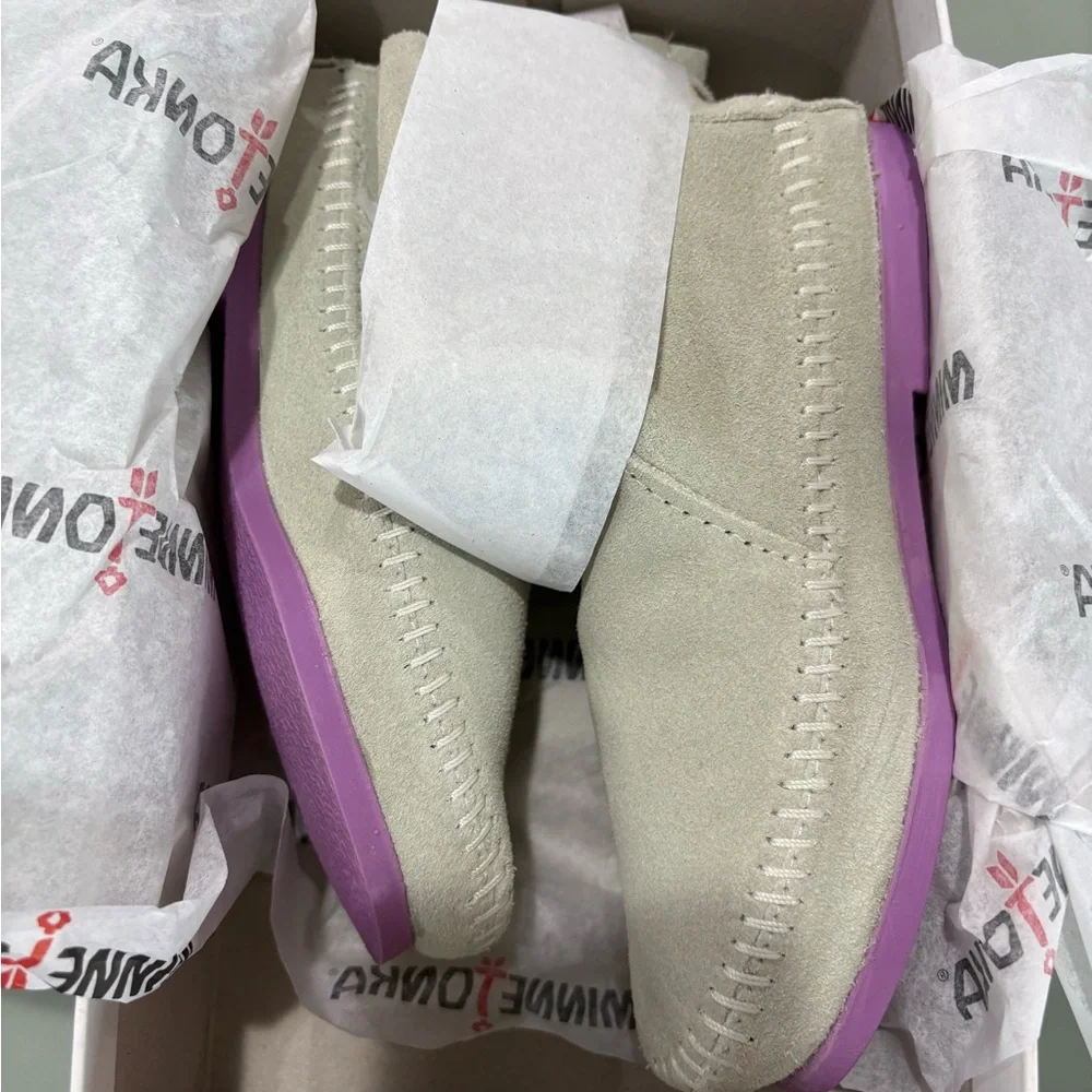 Girls Minnetonka moccasins